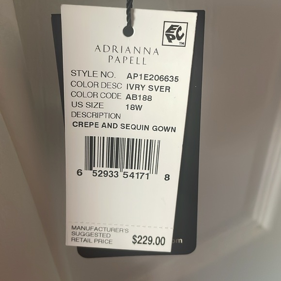 Gown - Picture 3 of 4